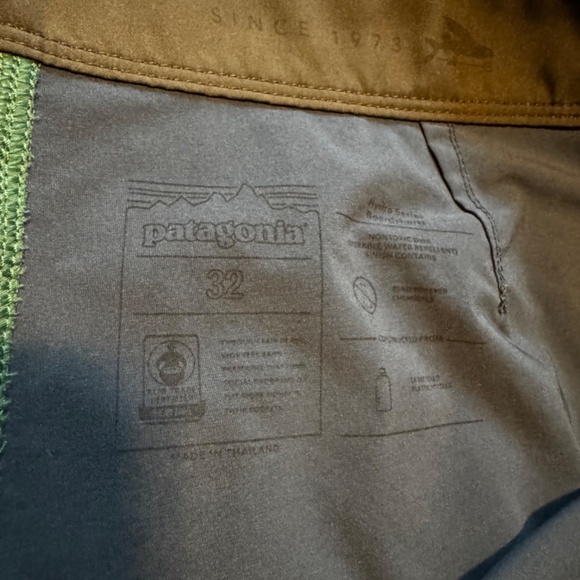 Patagonia Men's Hydropeak Scallop Boardshorts - 18" Conifer Green Blue - 32 - Picture 3 of 4